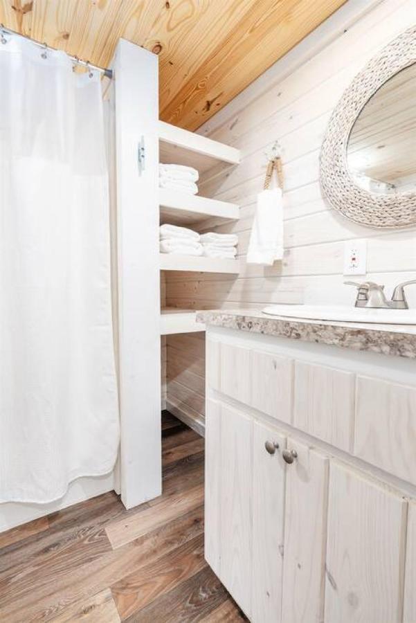 4 Heron Haus, Luxury Tiny House, Pet Friendly, Mins To Downtown Гънтърсвил Екстериор снимка